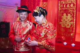 八月的璀璨时光，挑选黄道吉日，共度订婚盛典